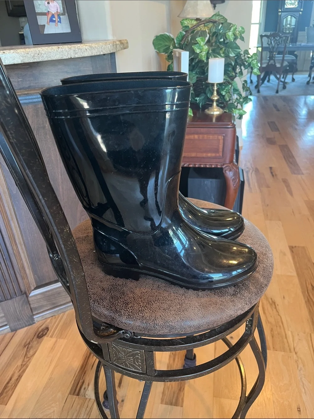 Black Rain Boots Men’s 9.5 Mid Calf Waterproof Anti Slip Rubber